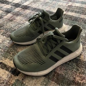 Kids adidas sneakers - fit women’s 7